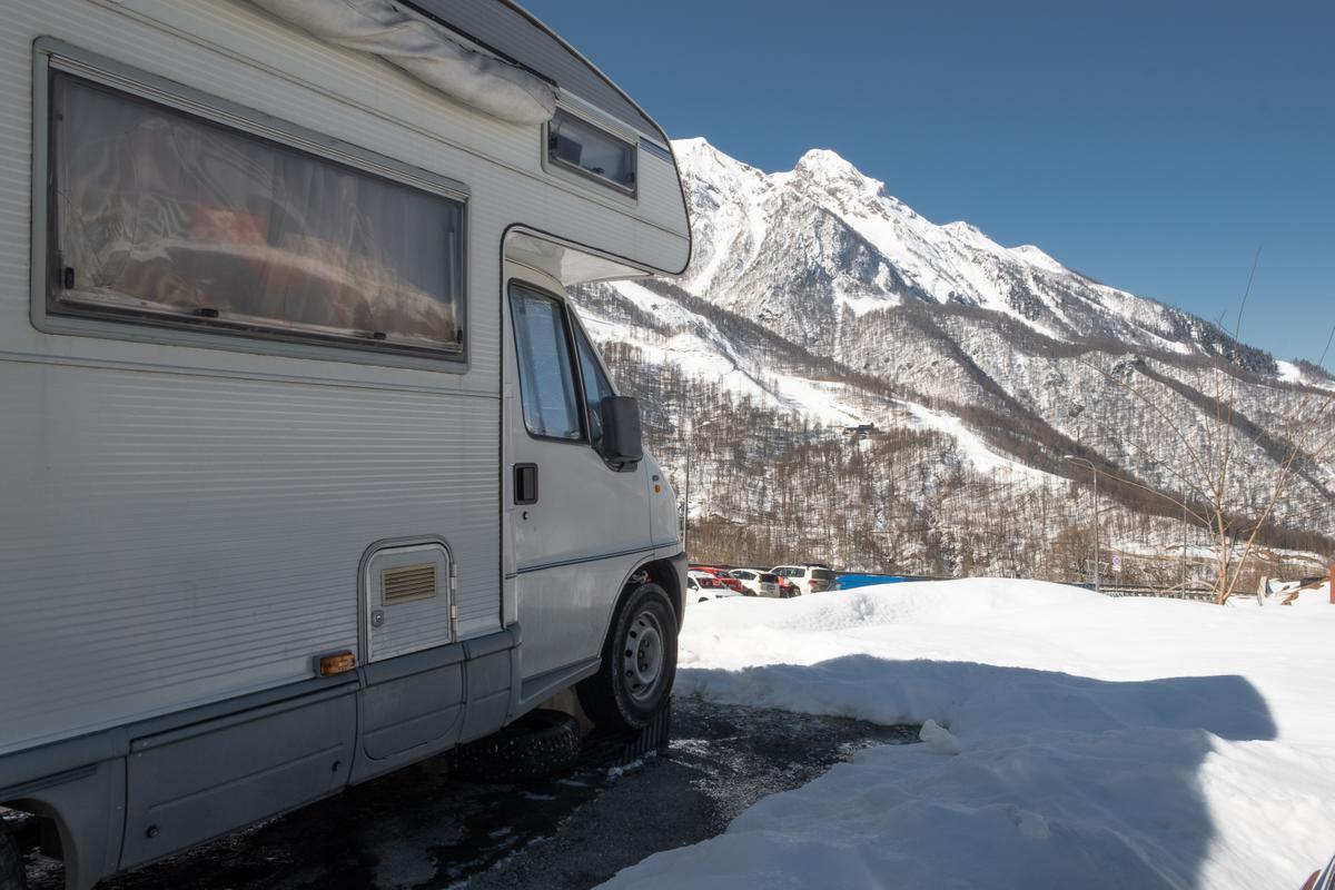 10 Tips for Your First Winter Camping Trip